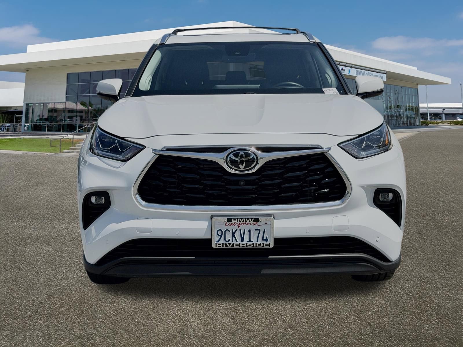 Used 2022 Toyota Highlander Limited AWD/4WD image 3