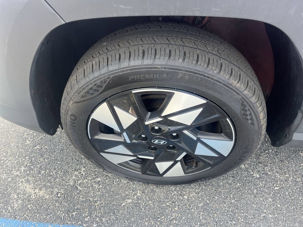 Used 2025 Hyundai Kona SEL AWD/4WD image 2
