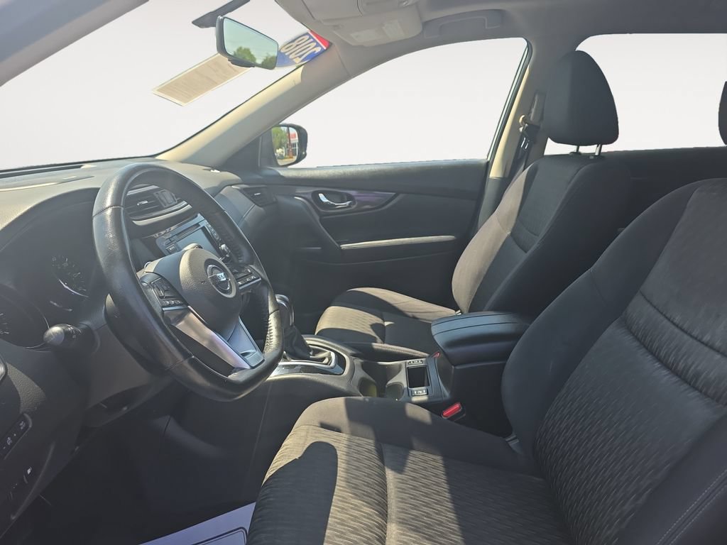 Used 2018 Nissan Rogue SV w/ Sun & Sound Touring Package AWD/4WD image 9