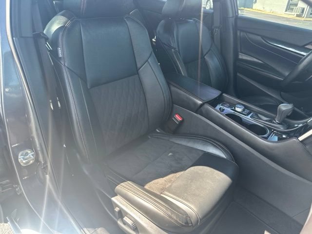 Used 2023 Nissan Maxima SR w/ Sport Mat Group FWD image 22