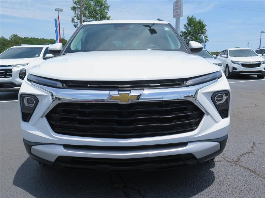 Used 2025 Chevrolet TrailBlazer LT w/ LT Cold Weather Package FWD image 9