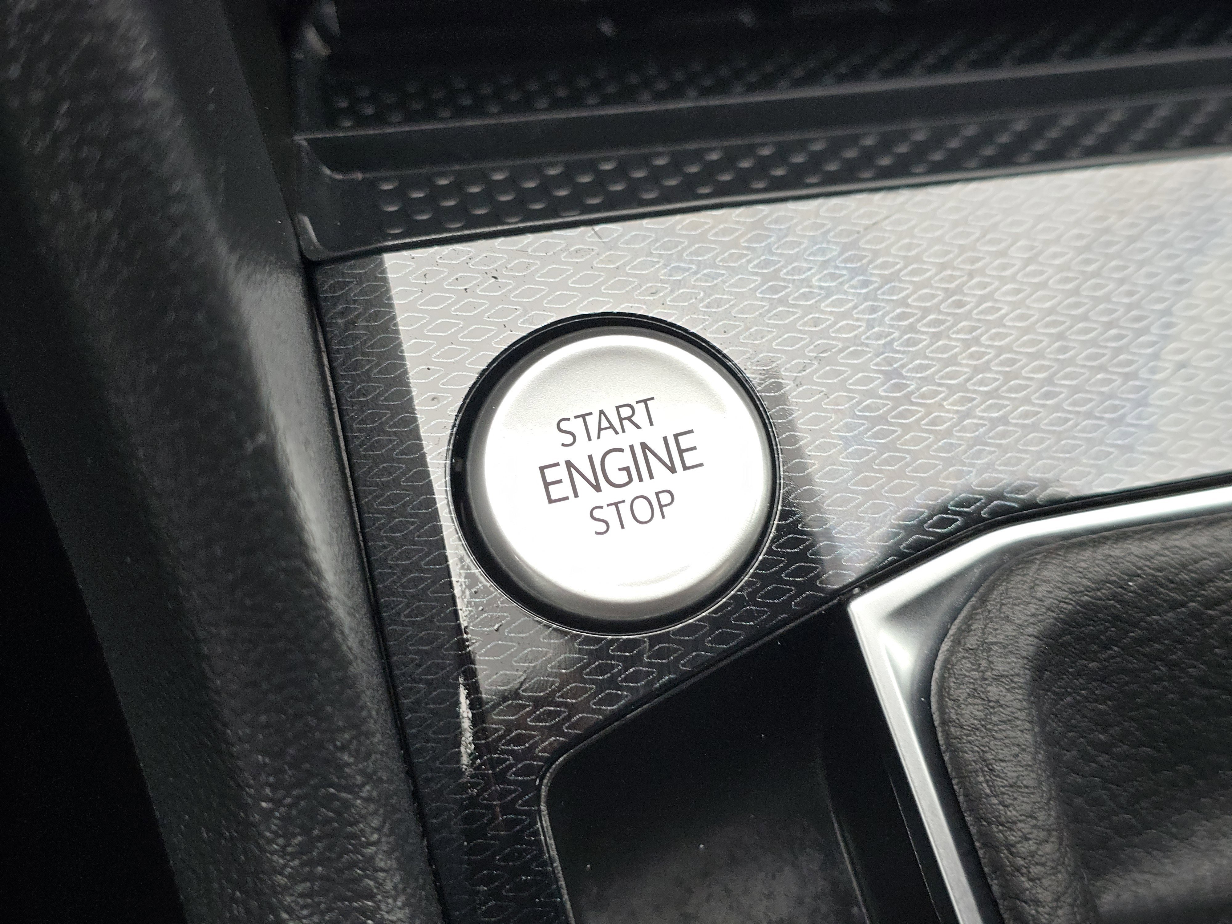 New 2025 Volkswagen Taos SE image 24