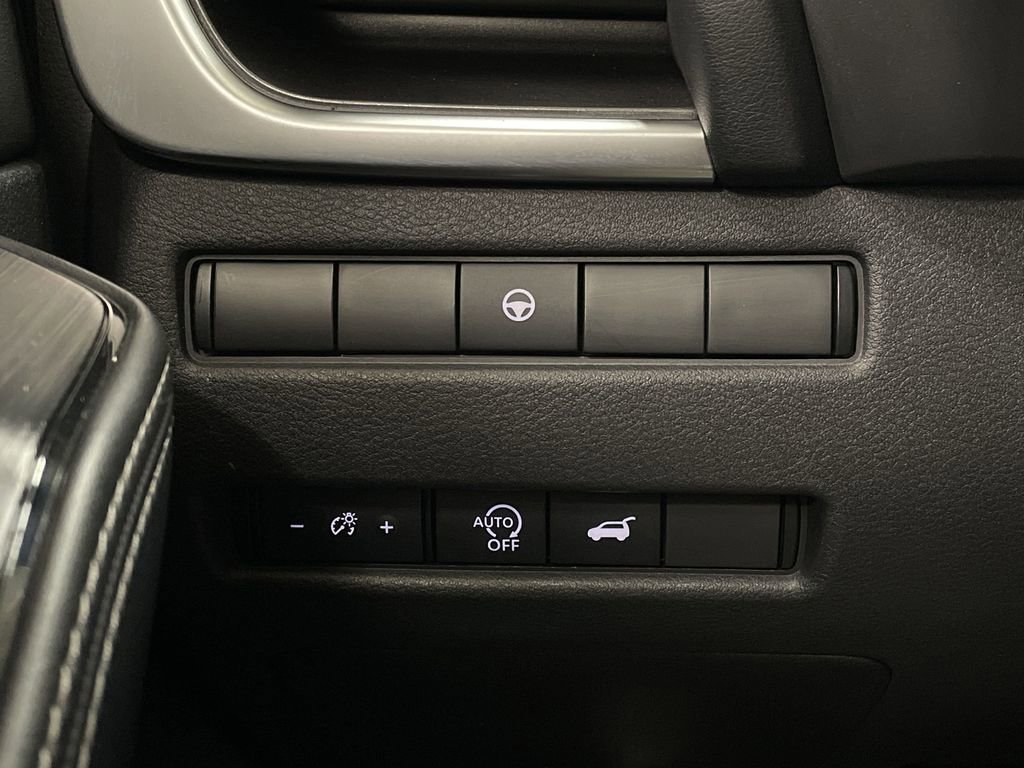 Used 2023 Nissan Rogue SV w/ SV Premium B Package image 26