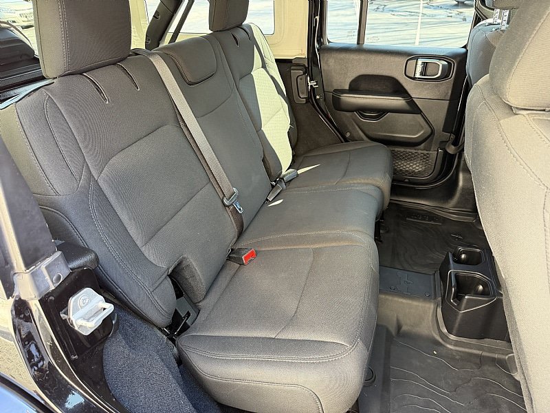 Used 2019 Jeep Wrangler Unlimited Sahara w/ LED Lighting Group AWD/4WD image 14