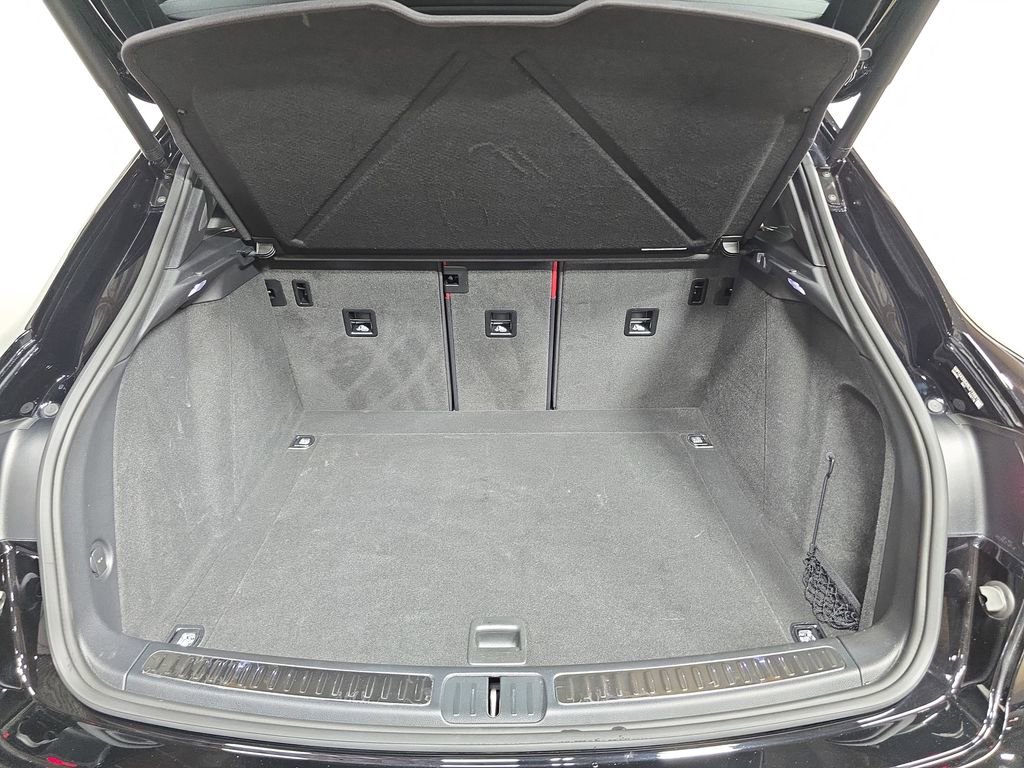 Used 2025 Porsche Macan image 25