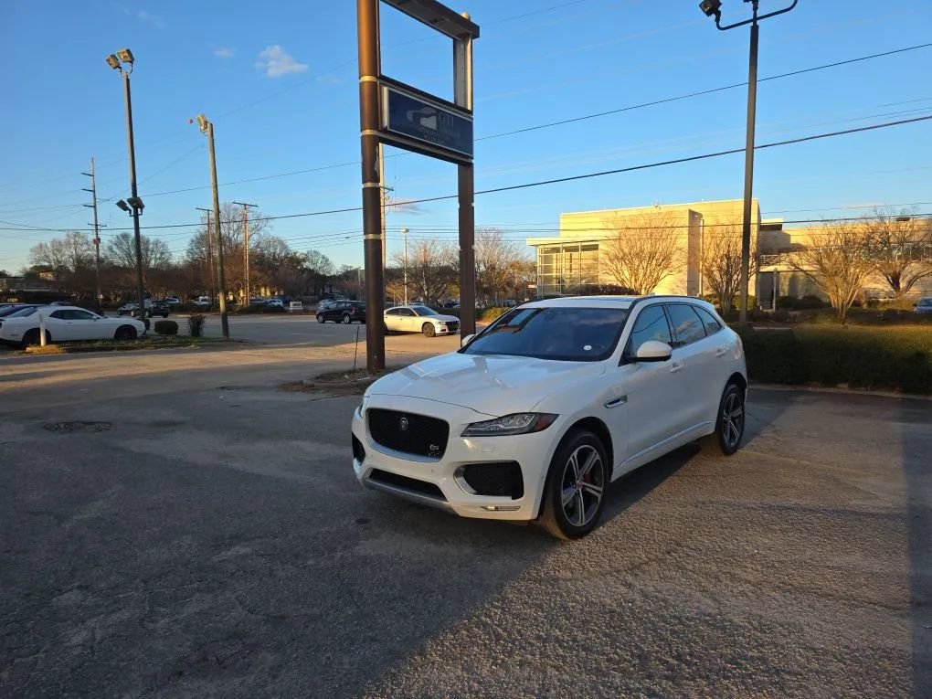 Used 2017 Jaguar F-PACE S image 1