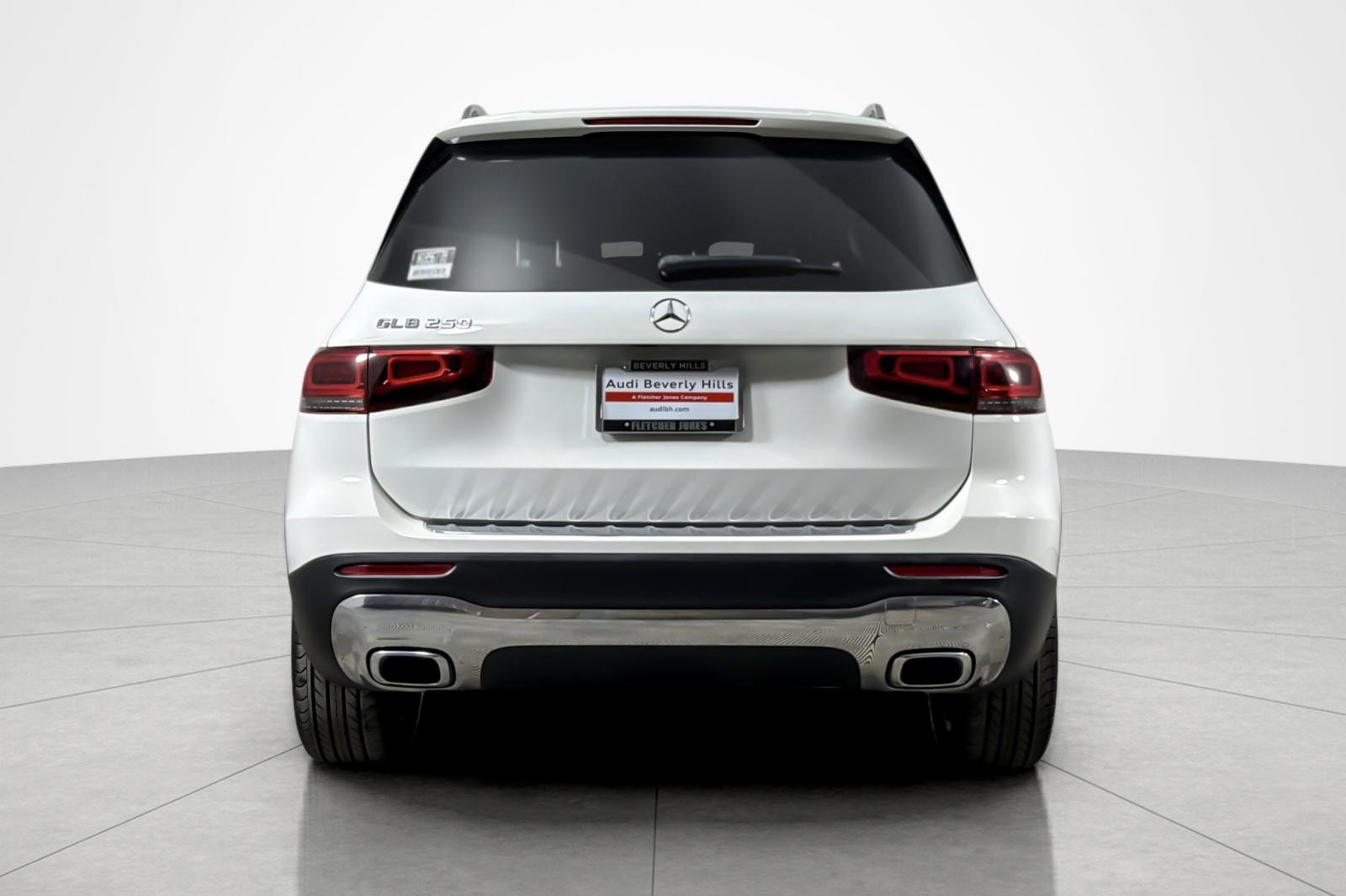 Used 2022 Mercedes-Benz GLB 250 w/ Premium Package Lite image 4