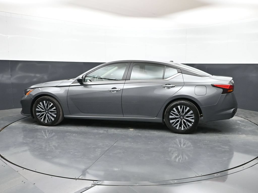 Used 2025 Nissan Altima 2.5 SV FWD image 24