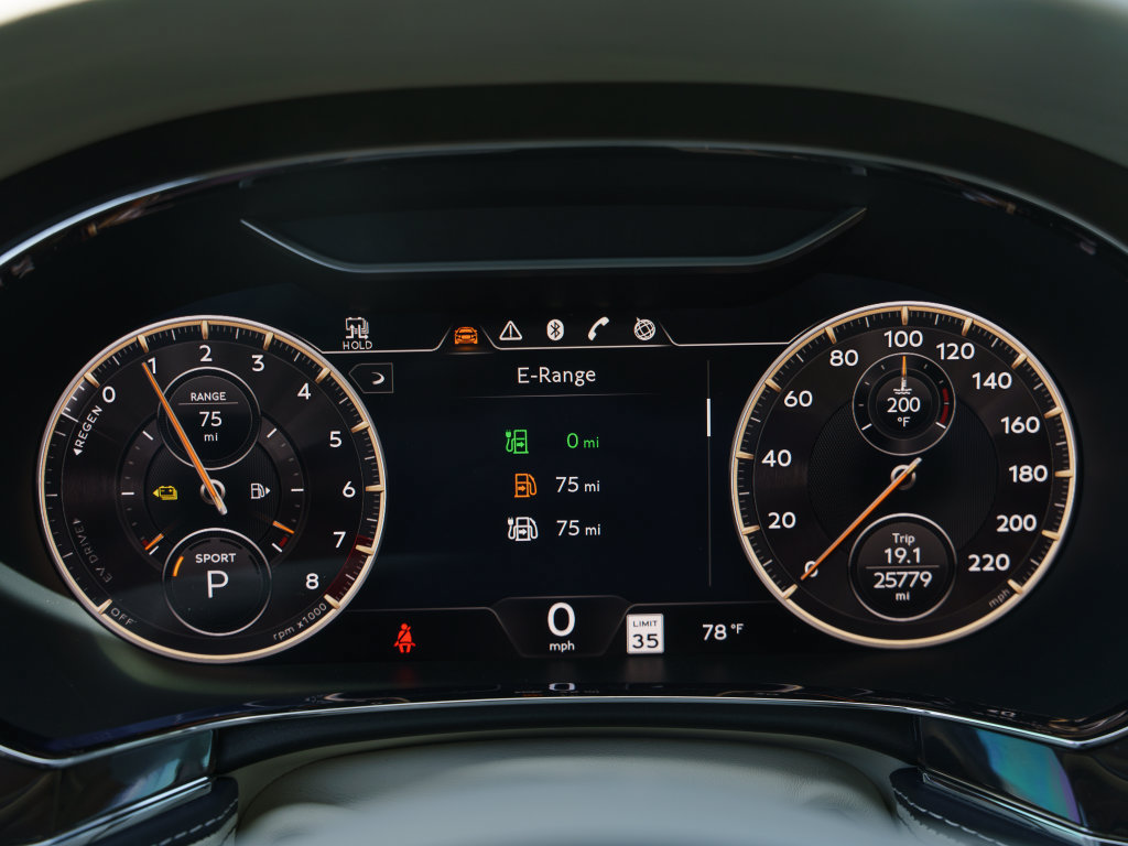 Used 2023 Bentley Flying Spur Plug-In Hybrid AWD/4WD image 7