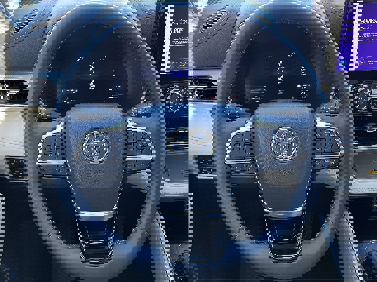 Used 2024 Toyota Highlander Platinum image 11