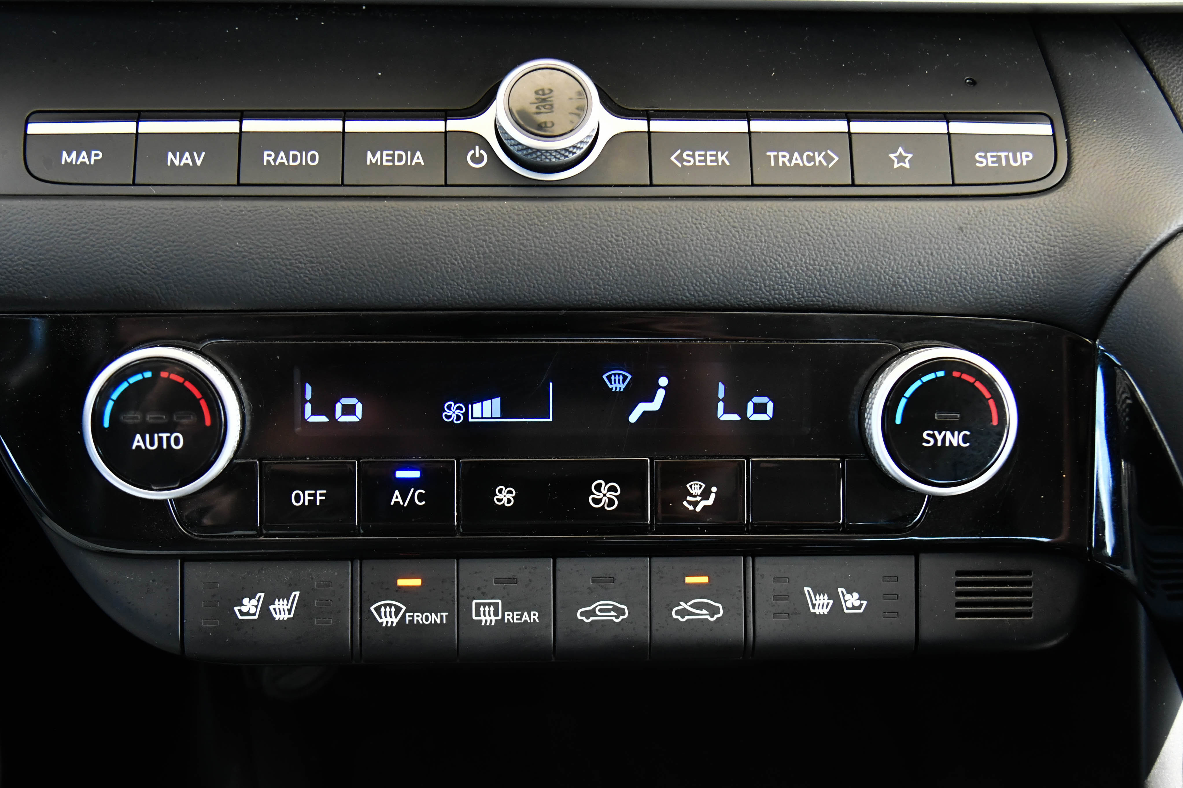 Used 2025 Hyundai Elantra Limited image 27