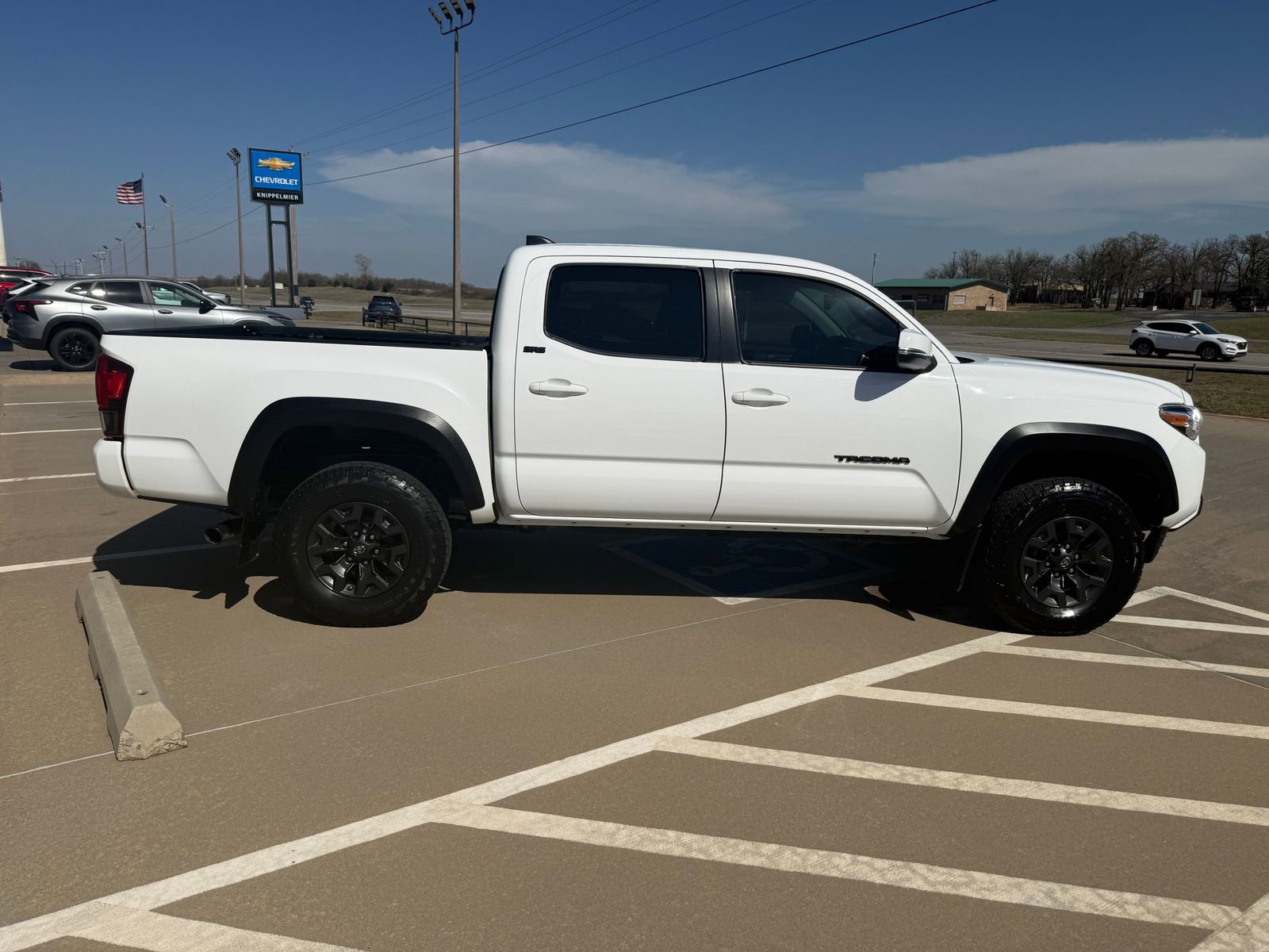 Used 2021 Toyota Tacoma SR5 w/ Trail Edition image 5