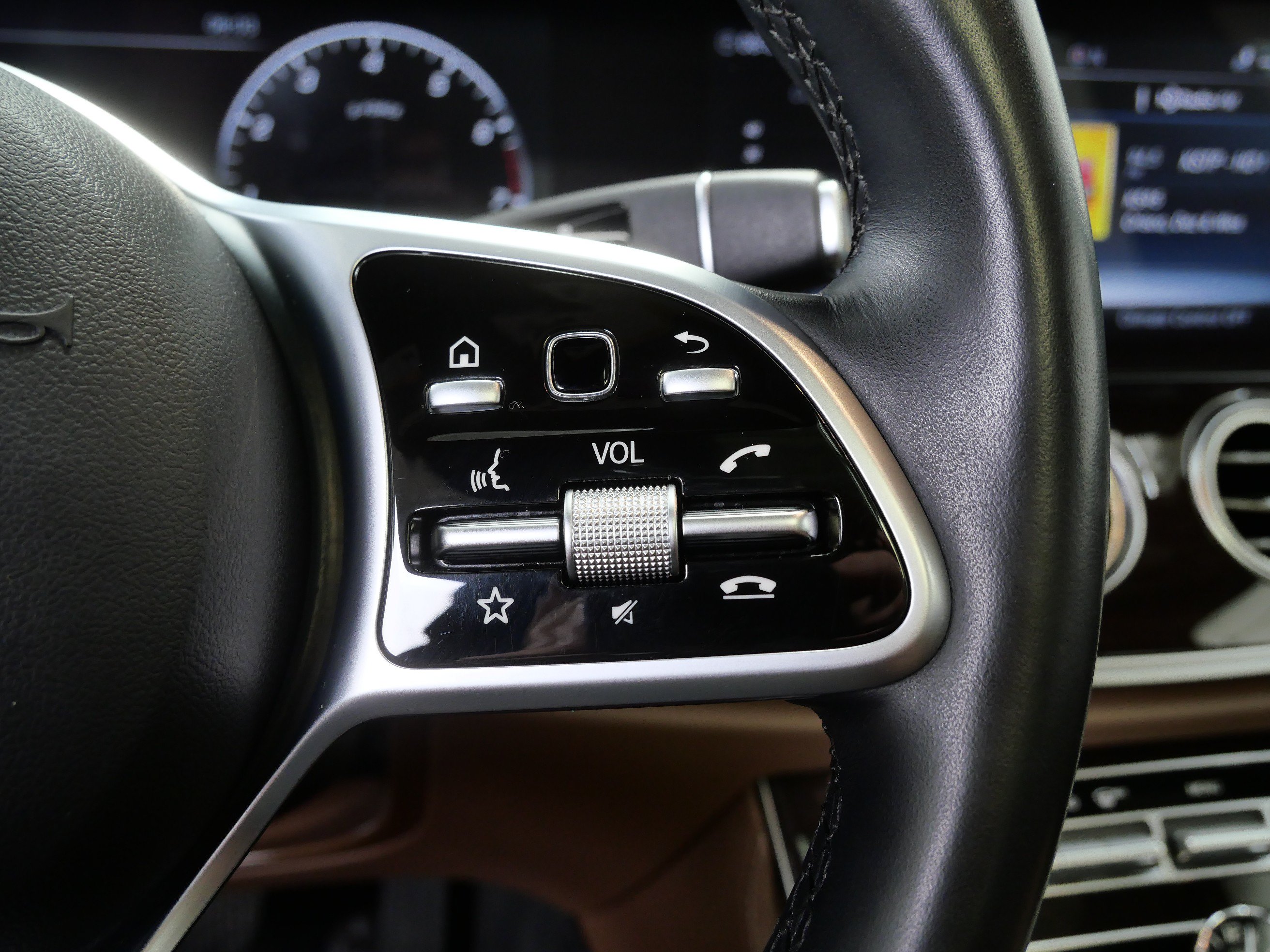 Used 2020 Mercedes-Benz E 350 4MATIC Sedan image 27