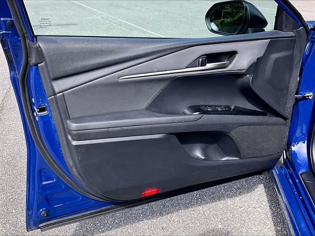 Used 2025 Toyota Camry SE FWD image 9