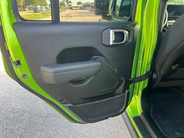 Certified 2025 Jeep Gladiator Mojave w/ Safety Group AWD/4WD image 24