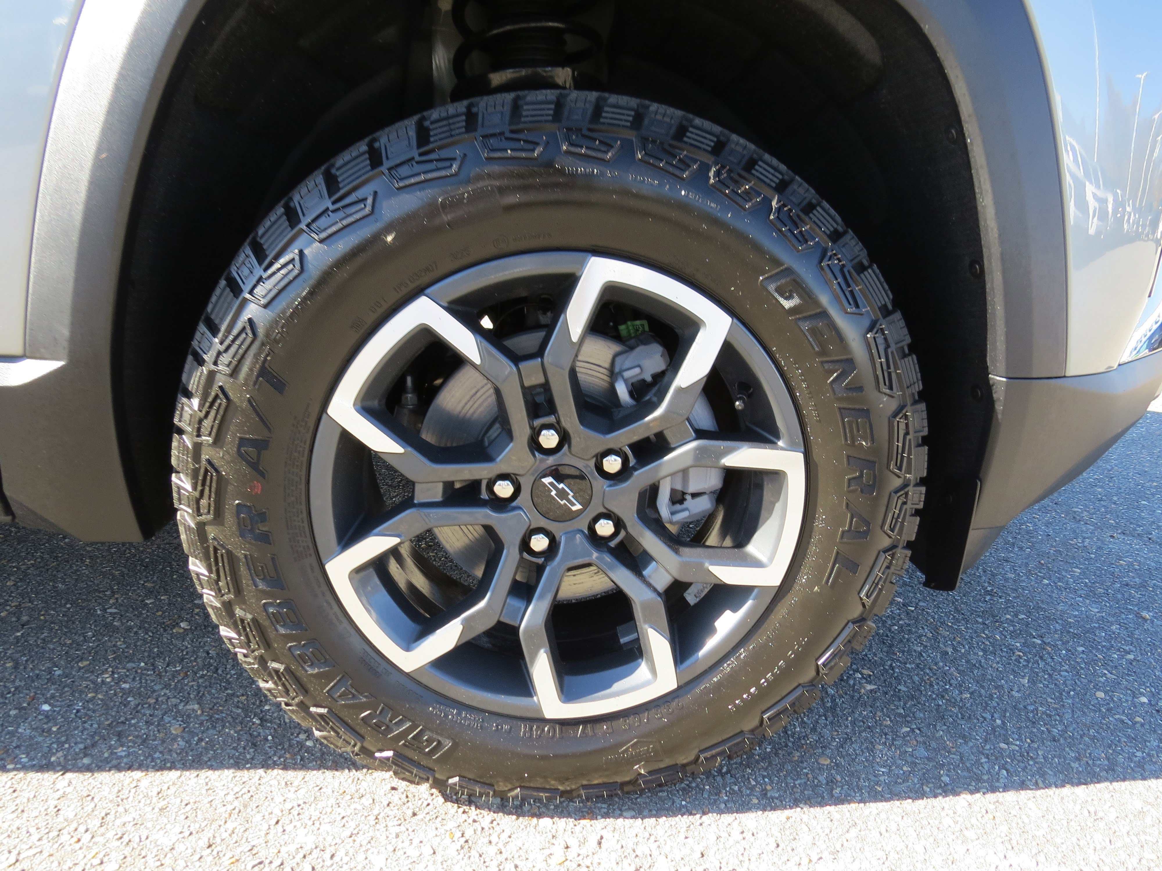 New 2026 Chevrolet Equinox ACTIV w/ Safety and Technology Package image 10