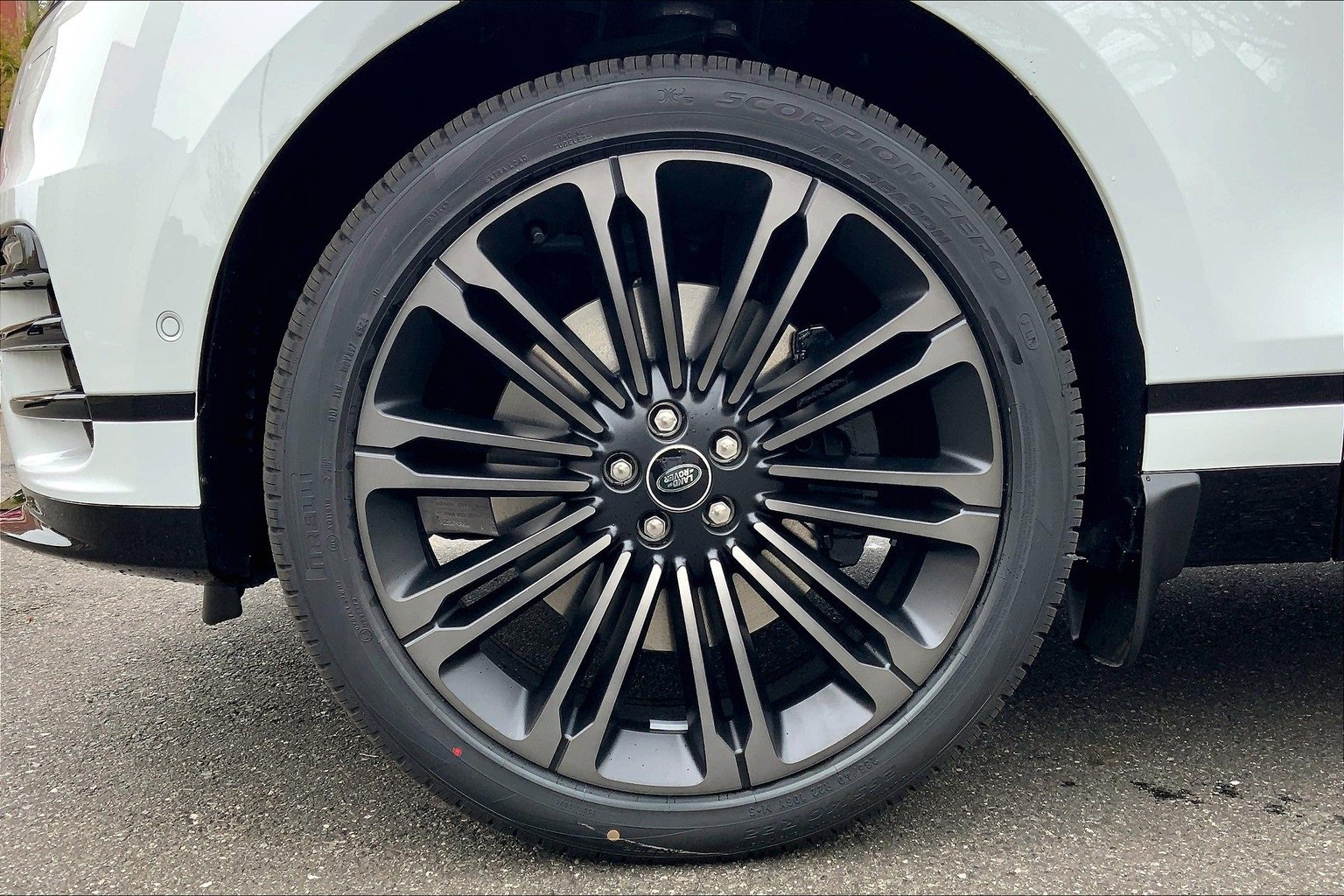 New 2026 Land Rover Range Rover Velar Dynamic SE image 11