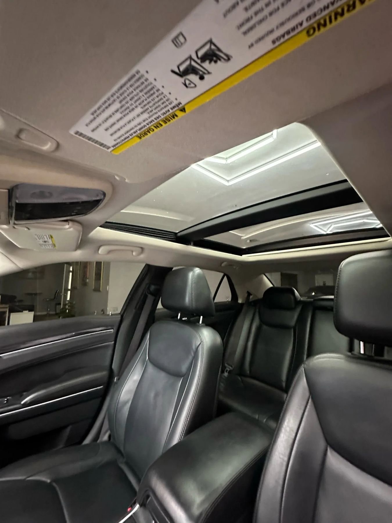 Used 2016 Chrysler 300 Limited image 23