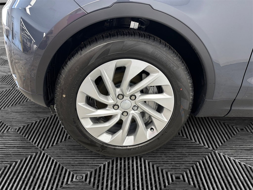 New 2026 Land Rover Discovery S image 14