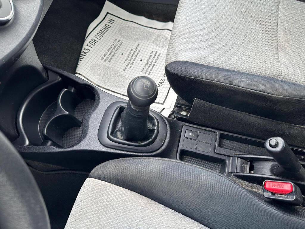 Used 2012 Toyota Yaris L image 16