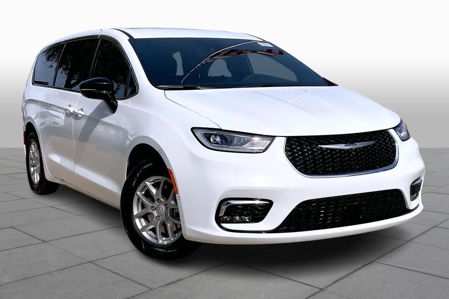 New 2026 Chrysler Pacifica Select video 2