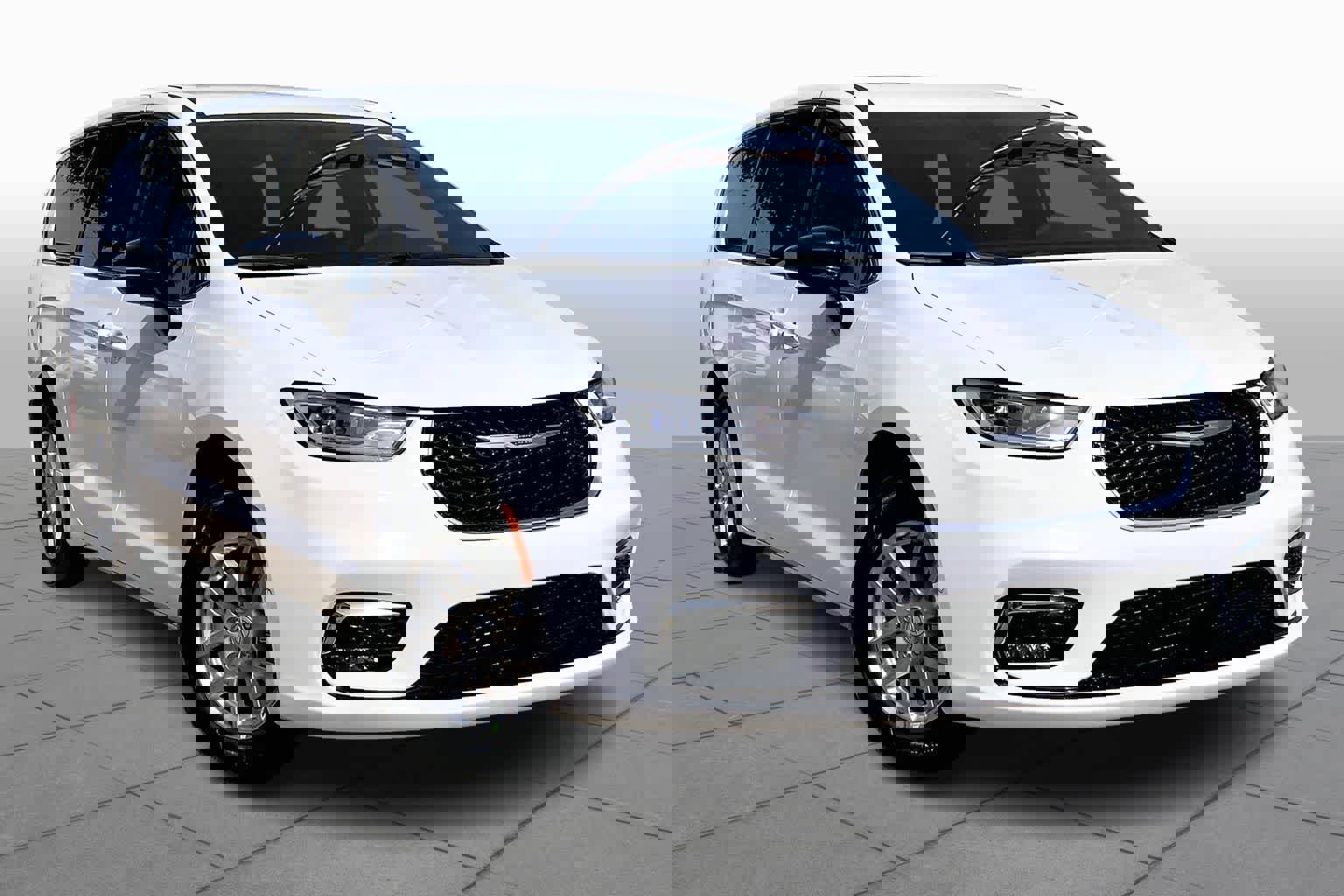 New 2026 Chrysler Pacifica Select image 2