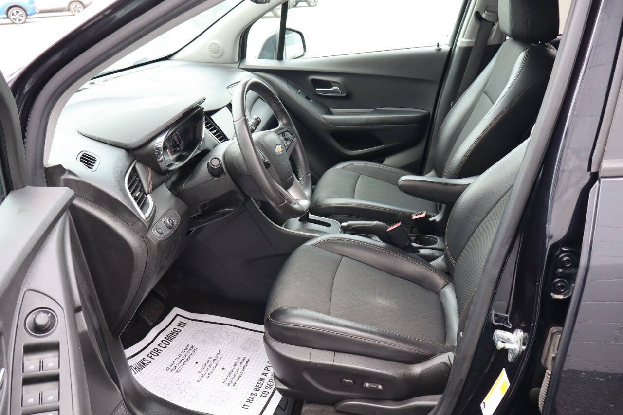 Used 2021 Chevrolet Trax LT w/ LT Convenience Package AWD/4WD image 6