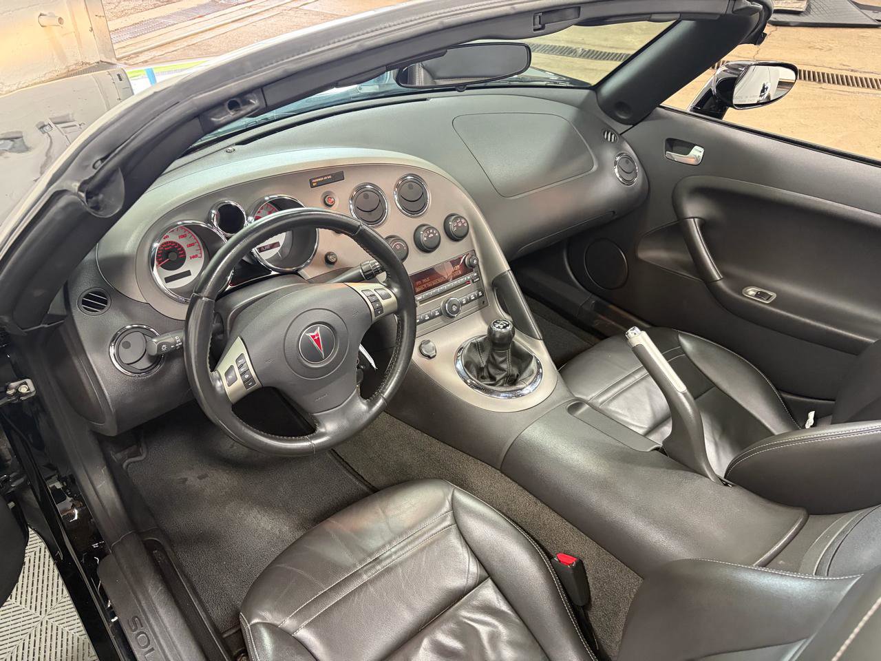 Used 2006 Pontiac Solstice Convertible w/ Premium Package image 28
