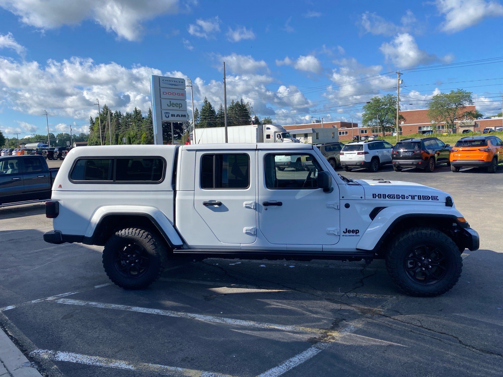 Used 2025 Jeep Gladiator Sport AWD/4WD image 6