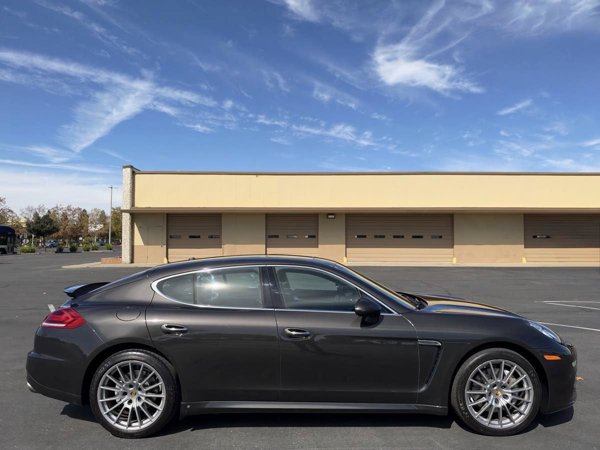Used 2015 Porsche Panamera 4S AWD/4WD image 8