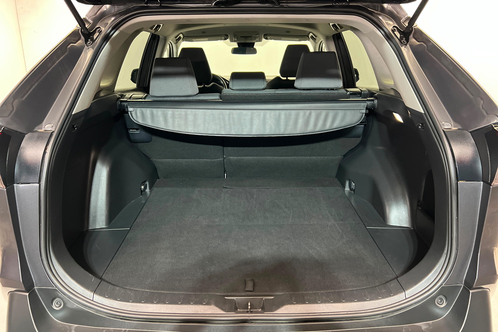Used 2025 Toyota RAV4 XLE FWD image 23