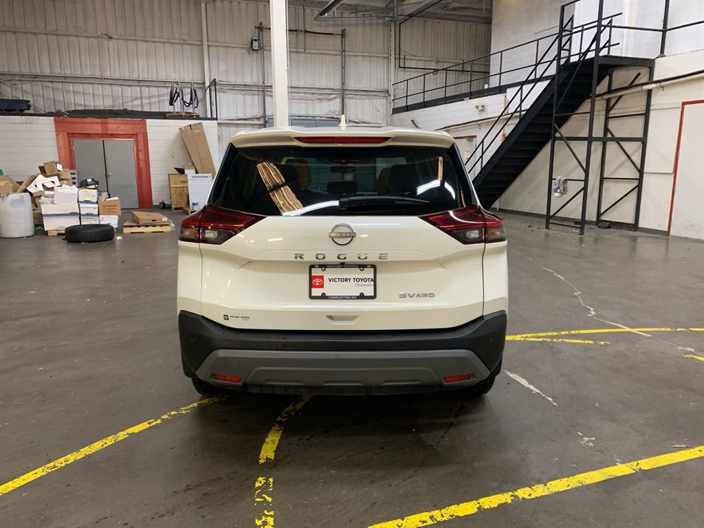 Used 2023 Nissan Rogue SV image 5