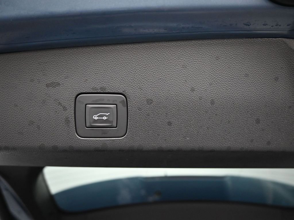 Used 2024 Buick Encore GX Avenir w/ Avenir Convenience Package FWD image 17