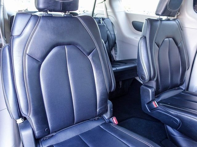 Used 2023 Chrysler Pacifica Touring-L image 33