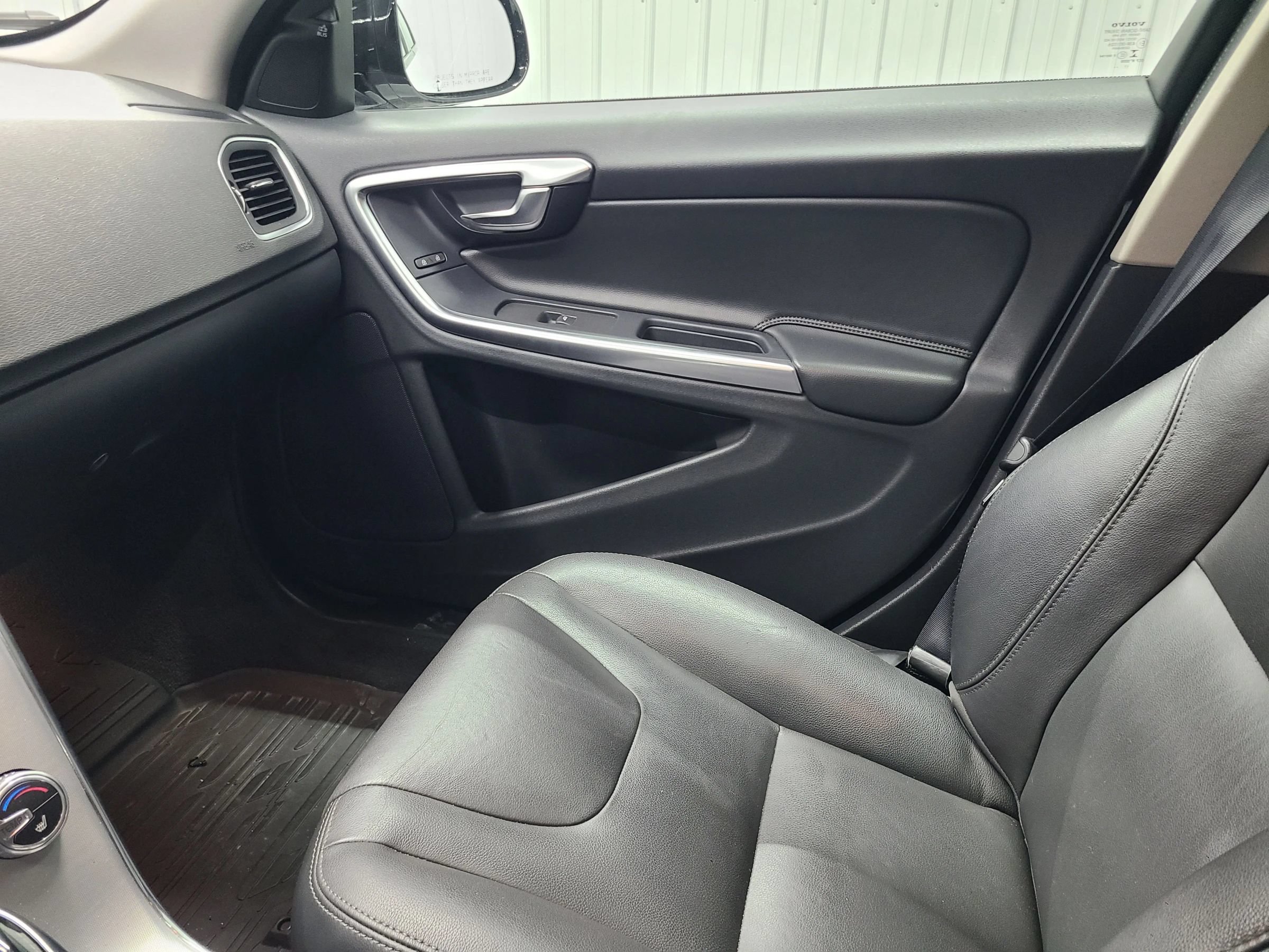 Used 2018 Volvo V60 T5 Cross Country w/ Convenience Package AWD/4WD image 25