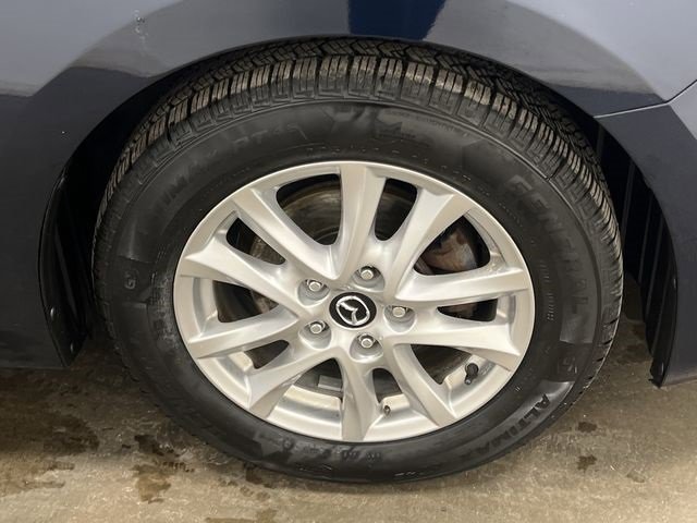 Used 2016 MAZDA MAZDA3 i Touring w/ Popular Equipment Package image 5
