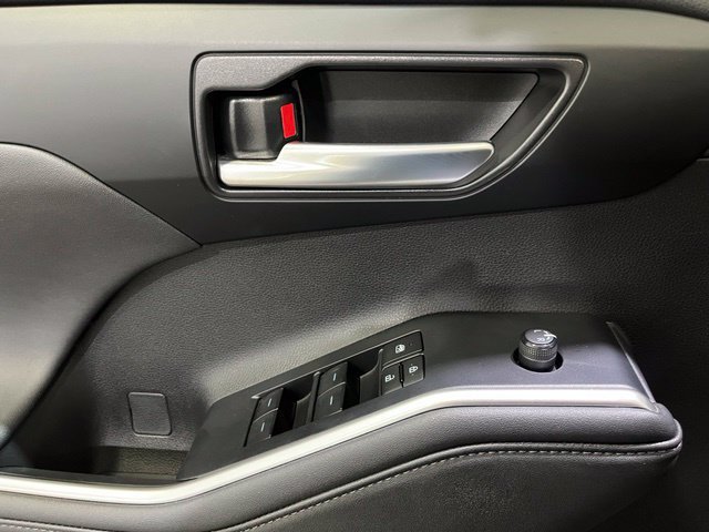Used 2024 Toyota Highlander XLE AWD/4WD image 15