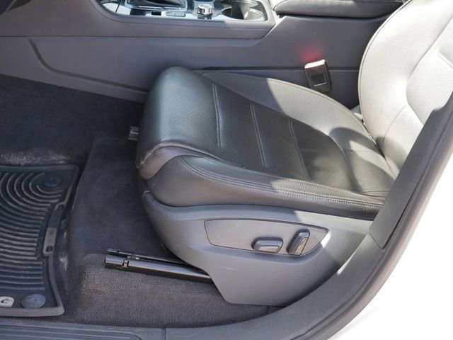 Used 2012 Volkswagen Touareg VR6 image 14