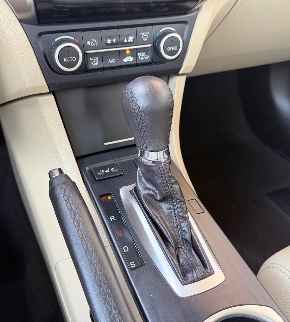 Used 2017 Acura ILX FWD image 25