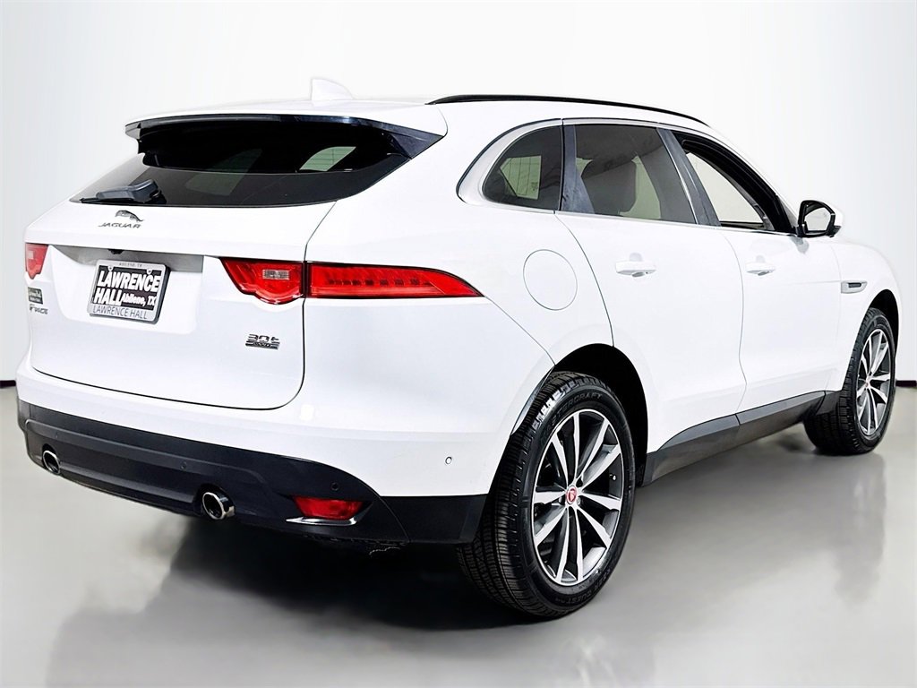 Used 2019 Jaguar F-PACE Prestige image 4