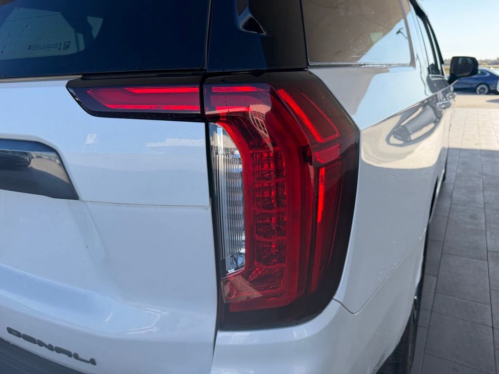 Used 2023 GMC Yukon XL Denali Ultimate w/ LPO, Floor Liner Package image 19