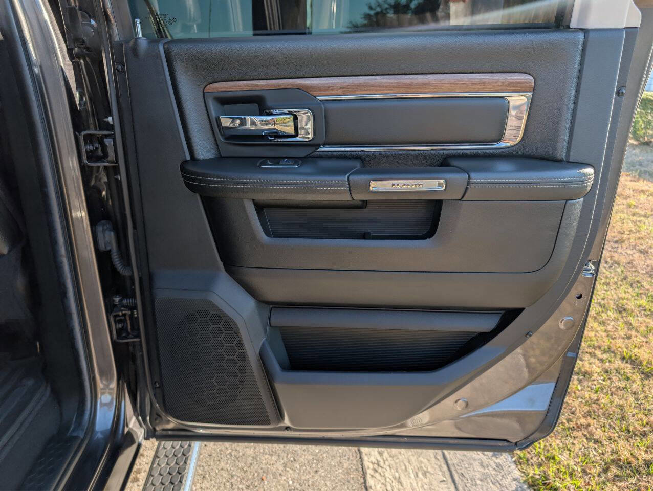 Used 2016 RAM 2500 Laramie w/ Convenience Group image 14