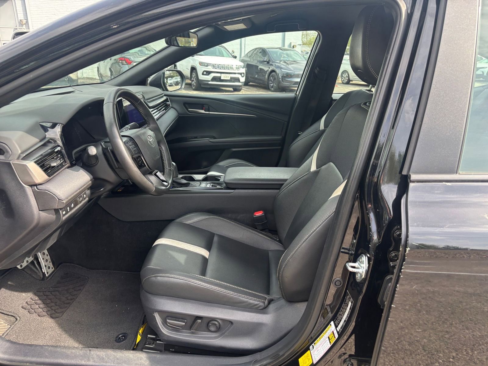 Used 2025 Toyota Camry SE image 24
