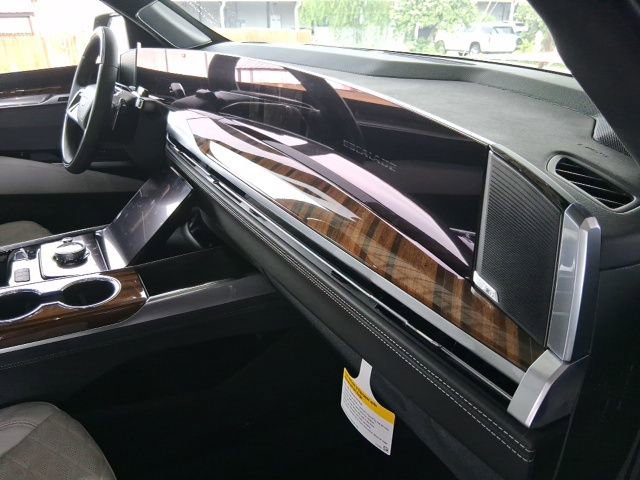 New 2026 Cadillac Escalade ESV Platinum Sport AWD/4WD image 16