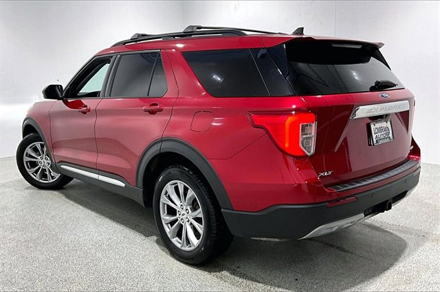 Used 2021 Ford Explorer XLT image 4