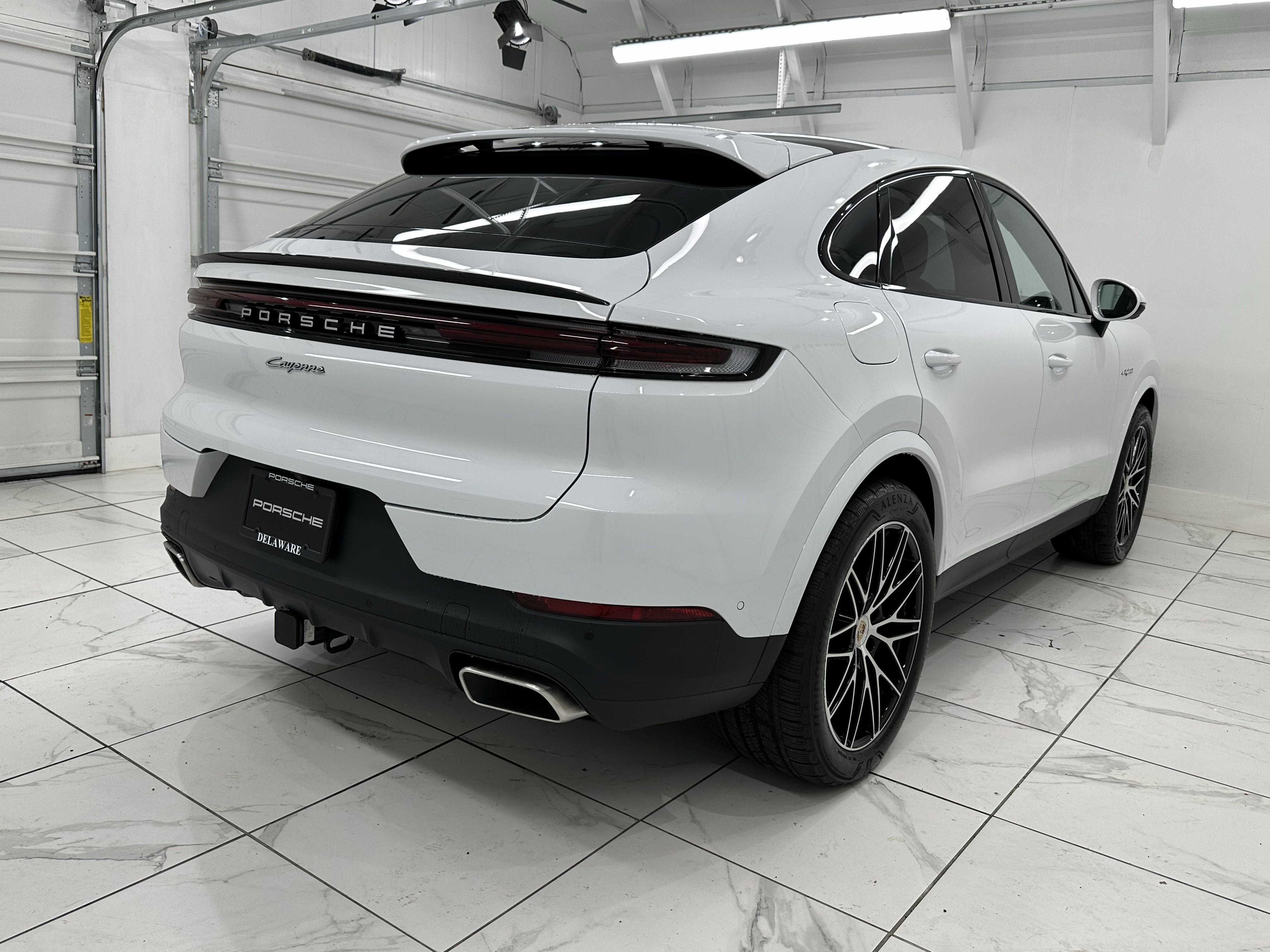 Certified 2025 Porsche Cayenne E-Hybrid image 12