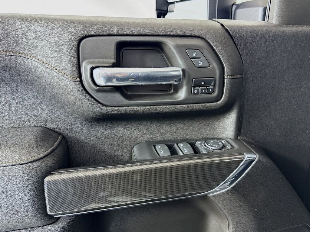 Used 2023 GMC Sierra 3500 AT4 w/ AT4 Premium Plus Package AWD/4WD image 17