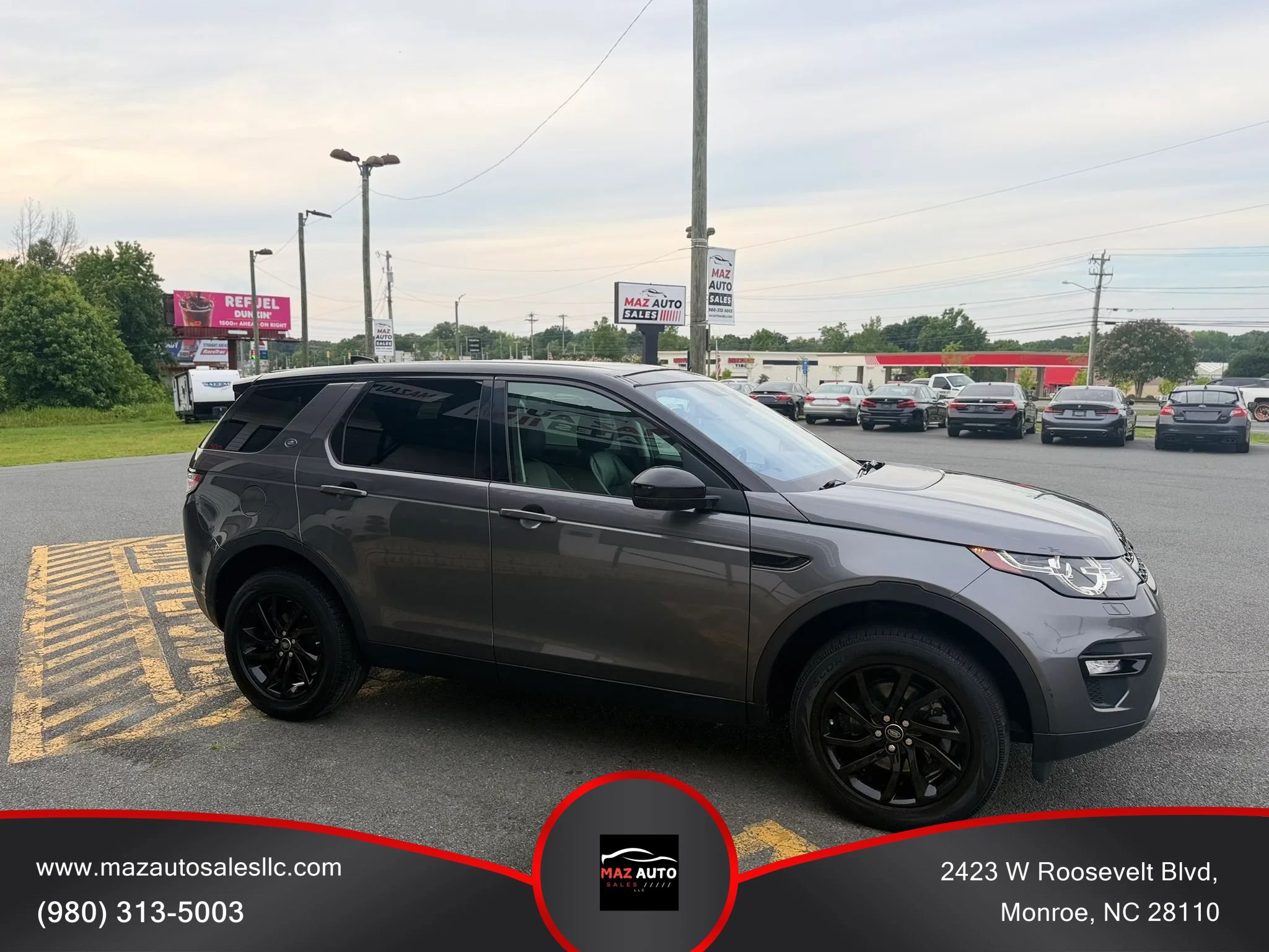 Used 2018 Land Rover Discovery Sport SE AWD/4WD image 3