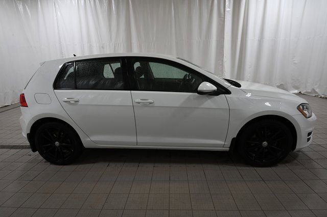 Used 2017 Volkswagen Golf S image 13