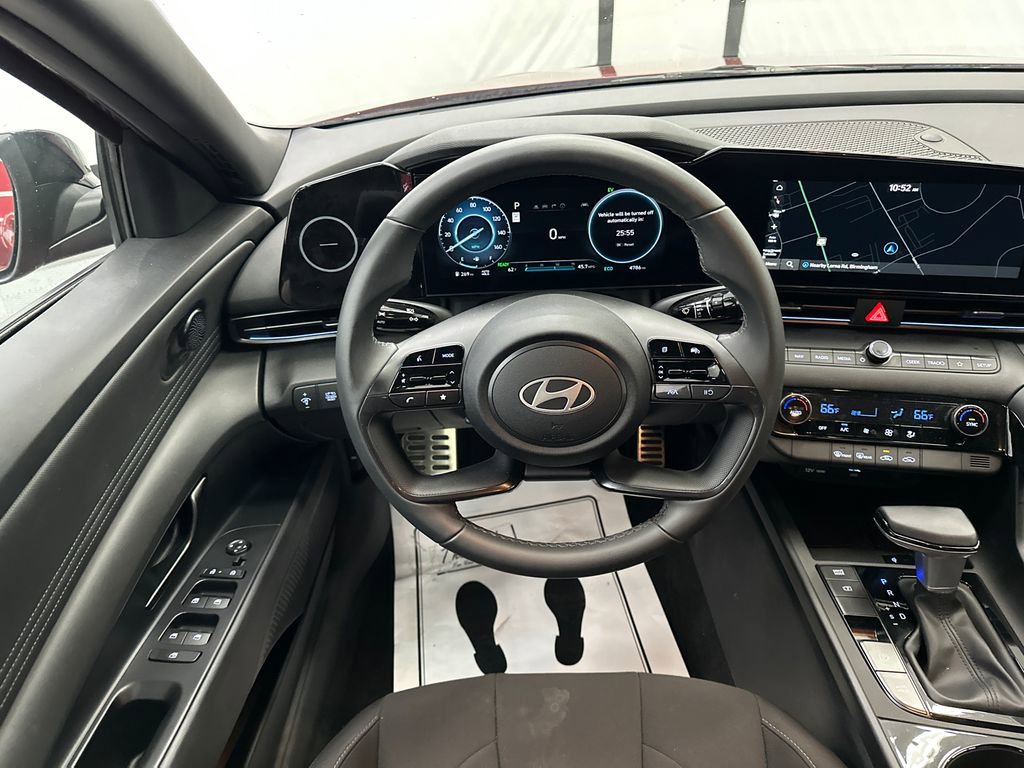 Used 2025 Hyundai Elantra SEL FWD image 21